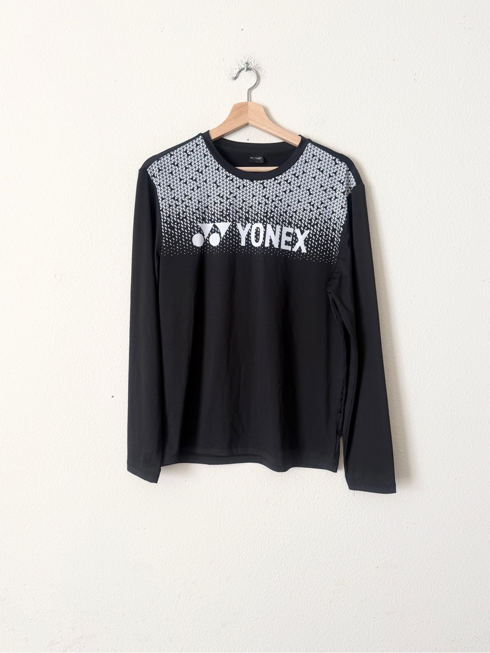 Yonex SIZE 100 (MEDIUM) black graphic printed long sleeve top